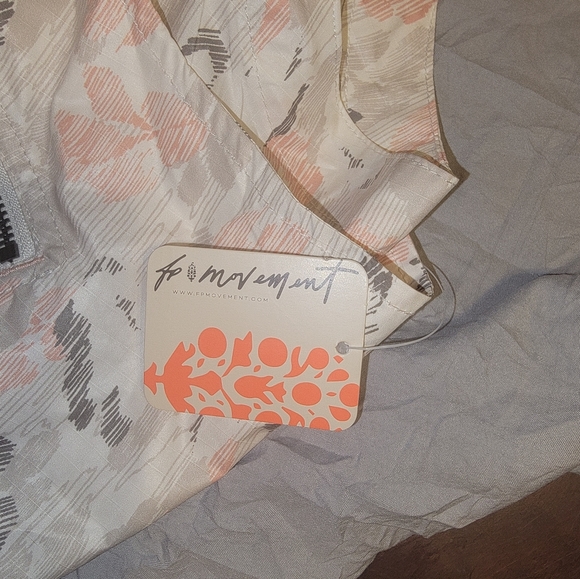 NWT- FP Movement vest - Picture 10 of 10